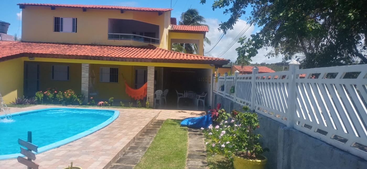 Casa à venda com 6 quartos, 250m² - Foto 1