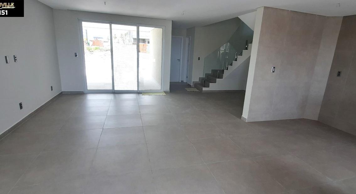 Casa de Condomínio à venda com 4 quartos, 200m² - Foto 2